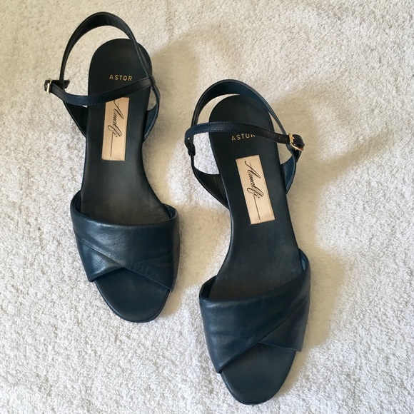 ❌ Vintage Blue Wedge Ankle Strap Sandals - Picture 6 of 8